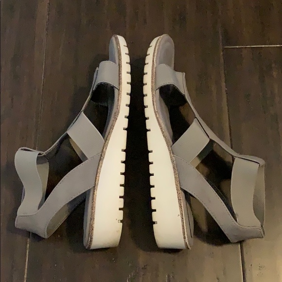 Sandals - Picture 3 of 4